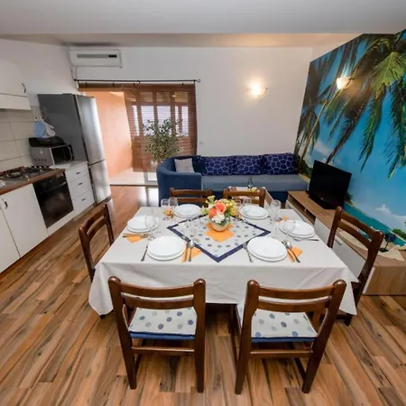 Scerbe Gordana & Miljenko Rab - Three Bedroom With Terrace 2 アパート
