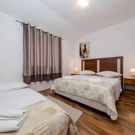 Scerbe Gordana & Miljenko Rab - Three Bedroom With Terrace 2