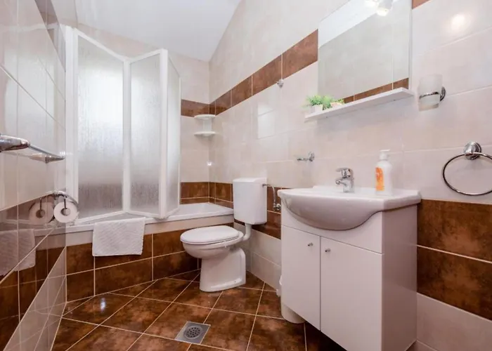Apartment Scerbe Gordana & Miljenko Rab - Three Bedroom With Terrace 2