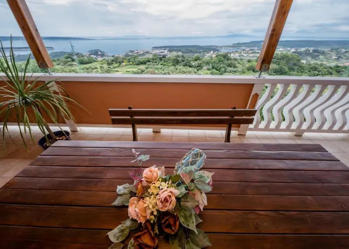 Apartment Scerbe Gordana & Miljenko Rab - Three Bedroom With Terrace 2 Rab Town