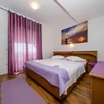 Apartman Scerbe Gordana & Miljenko Rab - Three Bedroom With Terrace 2 *