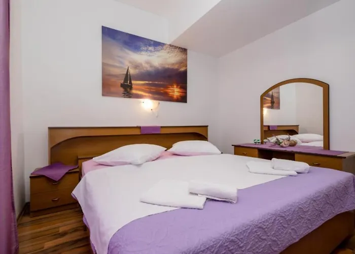 Scerbe Gordana & Miljenko Rab - Three Bedroom With Terrace 2 Rab Town
